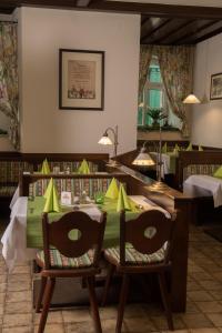 Un restaurante o sitio para comer en Blaue Traube