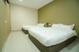 Postel nebo postele na pokoji v ubytování Hotel Raja Bot