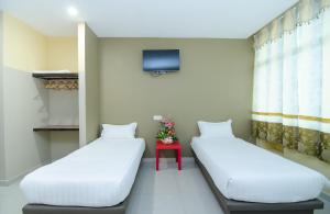 Postel nebo postele na pokoji v ubytování Hotel Raja Bot