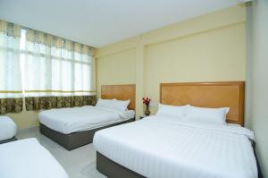Postel nebo postele na pokoji v ubytování Hotel Raja Bot