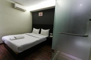 Voodi või voodid majutusasutuse Hotel 99 Bandar Klang (Meru) toas