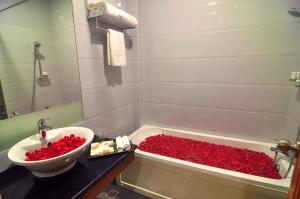a bathroom with a bath tub filled with red roses at Bagan Sense Hotel in Bagan