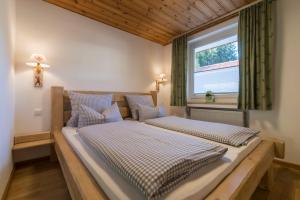 Ένα ή περισσότερα κρεβάτια σε δωμάτιο στο Ferienhaus Badersee