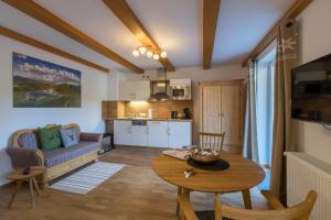 a living room with a couch and a table at Ferienhaus Badersee in Grainau