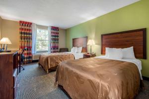 Katil atau katil-katil dalam bilik di Quality Inn Morgantown +37 gambar
