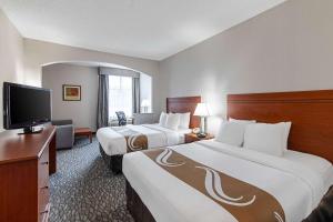 Postel nebo postele na pokoji v ubytování Quality Suites