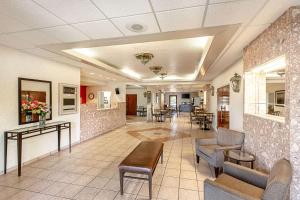 Lobby o reception area sa Econo Lodge Vero Beach - Downtown