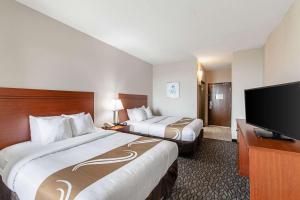 Postel nebo postele na pokoji v ubytování Quality Suites