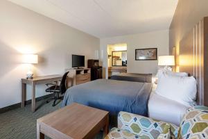 a hotel room with a bed and a desk at Econo Lodge Vero Beach - Downtown in Vero Beach
