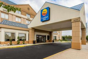 a hotel with a sign on the front of a building at Comfort Inn College Park North in Beltsville