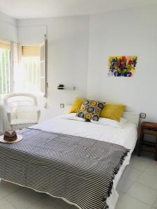 a bedroom with a large bed with yellow and black pillows at EL LLANO - El Hornillo, tu pueblo en la Sierra de Gredos. in El Hornillo