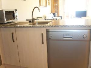 Kuchnia lub aneks kuchenny w obiekcie 2 dorm.A/A.Vista mar.WiFi.Gym.Sauna.Terraza.Parking.