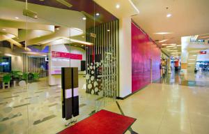 Area lobi atau resepsionis di favehotel Pluit Junction