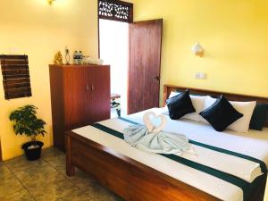 Postel nebo postele na pokoji v ubytování Randhi La Beach View Lounge