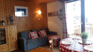 a living room with a couch and a table at Les Alberges in Les Deux Alpes