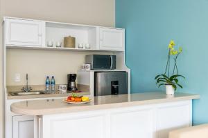 Köök või kööginurk majutusasutuses Margaritaville Beach Resort Playa Flamingo