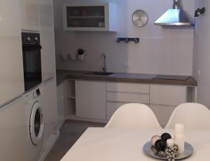 A kitchen or kitchenette at Pink house