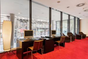 Televízia a/alebo spoločenská miestnosť v ubytovaní Exe Budapest Center