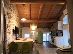Kuchyň nebo kuchyňský kout v ubytování Casa nel Borgo - Il Gufo