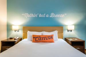 Voodi või voodid majutusasutuse Margaritaville Beach Resort Playa Flamingo toas