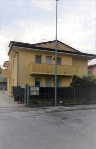 Budova, v ktorej sa apartmán nachádza + 17 fotografií