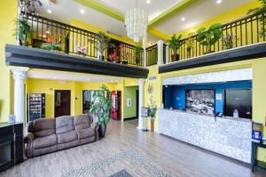 Posezení v ubytování Super 8 by Wyndham Hull Street Midlothian Richmond Area