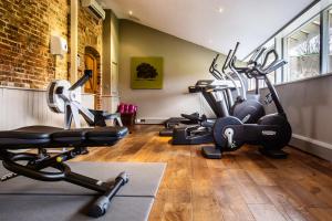 Fitness centrum a/nebo fitness zařízení v ubytování The Greenway Hotel & Spa