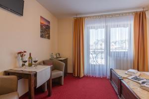 a room with a table and chairs and a window at Willa Skalny Potok 605-077-100 in Zakopane