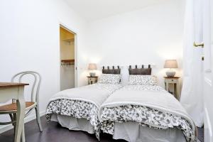 Кровать или кровати в номере Monti charming apartment - Rome short let Service
