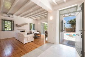 Gallery image of SUN DROP VILLA I, DRIOS-PAROS in Lefkes