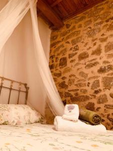 Ένα ή περισσότερα κρεβάτια σε δωμάτιο στο Casa Rural el Comercio Sierra de Francia