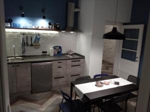 A cozinha ou cozinha compacta de HILLS Apartments