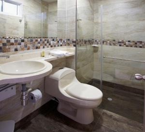Koupelna v ubytování ARI Hotel