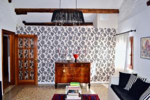 A seating area at Casa Corte delle Ancore