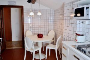 A kitchen or kitchenette at Casa Corte delle Ancore