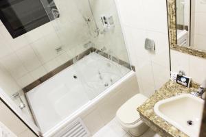 Um banheiro em Hotel Metropolis Centro São Paulo
