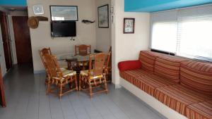 Televízia a/alebo spoločenská miestnosť v ubytovaní Villa Gesell zona norte pinar cerca playa