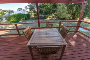 A balcony or terrace at Miramar Cottage