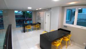 Hotel Avalon Maringá Econômico的休息区