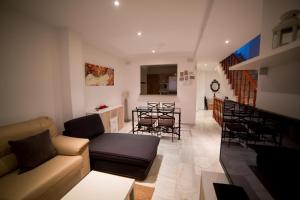 a living room with a couch and a table and chairs at Casa Grande En Centro Historico in Córdoba