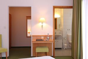 Postel nebo postele na pokoji v ubytování Bernerhof Swiss Quality Hotel