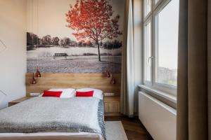 Giường trong phòng chung tại Lakeside Budapest Residences