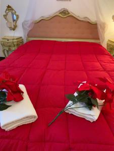 A bed or beds in a room at Royal Guest House Venice