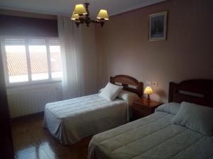 Łóżko lub łóżka w pokoju w obiekcie Pensión Sol e Mar