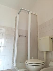 リスボンにあるPretty Viewsのバスルーム(トイレ、シャワー付)