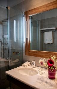 Ένα μπάνιο στο Alissachni Luxury Apartments