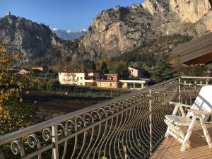 a chair on a balcony with a view of a mountain at Le Falesie in Arco