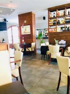 Nápoje v ubytování Le Cannier Hotel + 27 fotografií