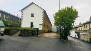 The building in which a hosteleket is located
