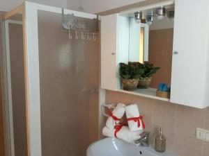 A bathroom at Home Iseo Lake